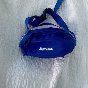 supreme fanny pack, in good shape and never used